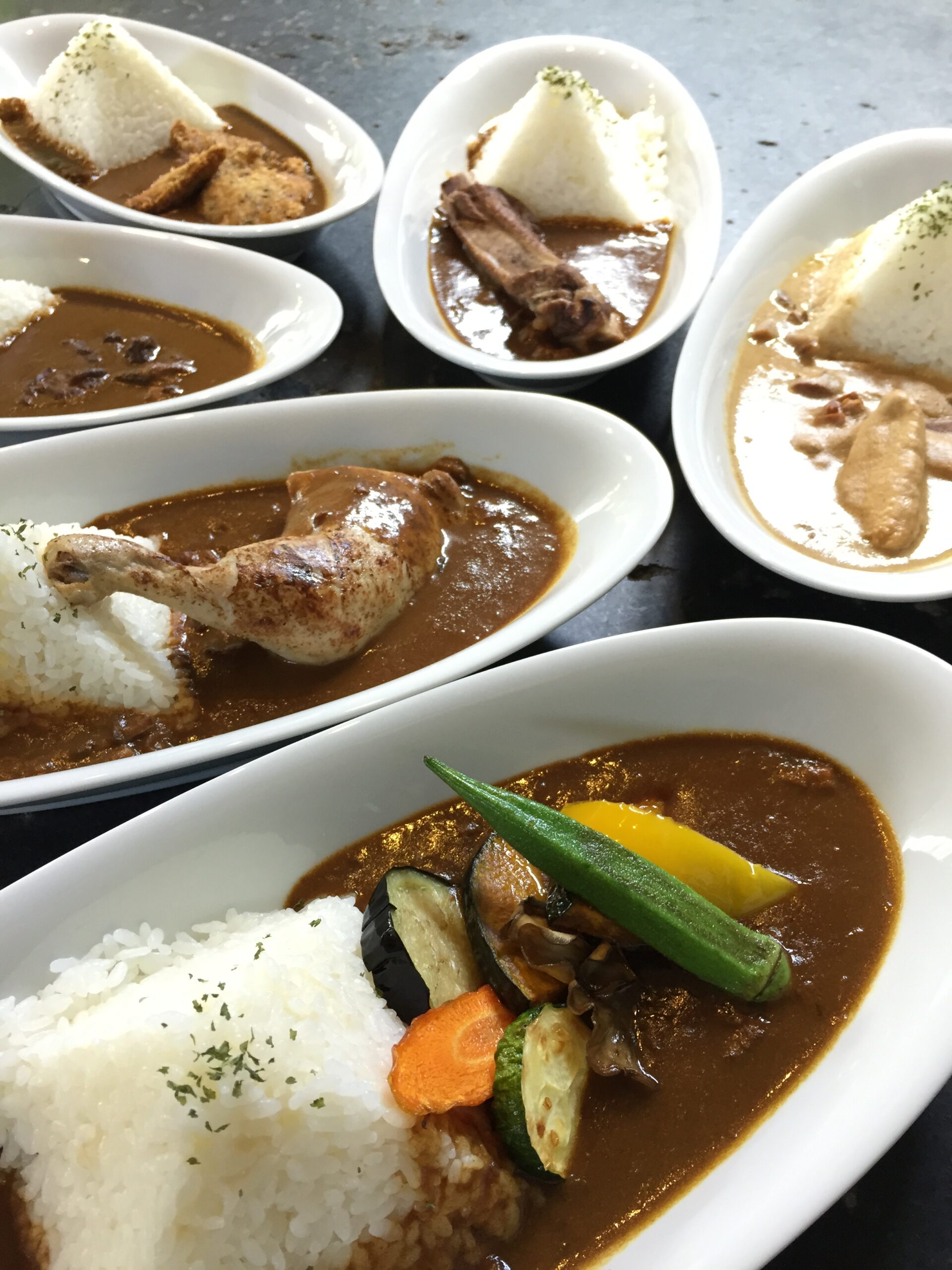 カフェＭＷ(ムウ) でピラミッドカレー