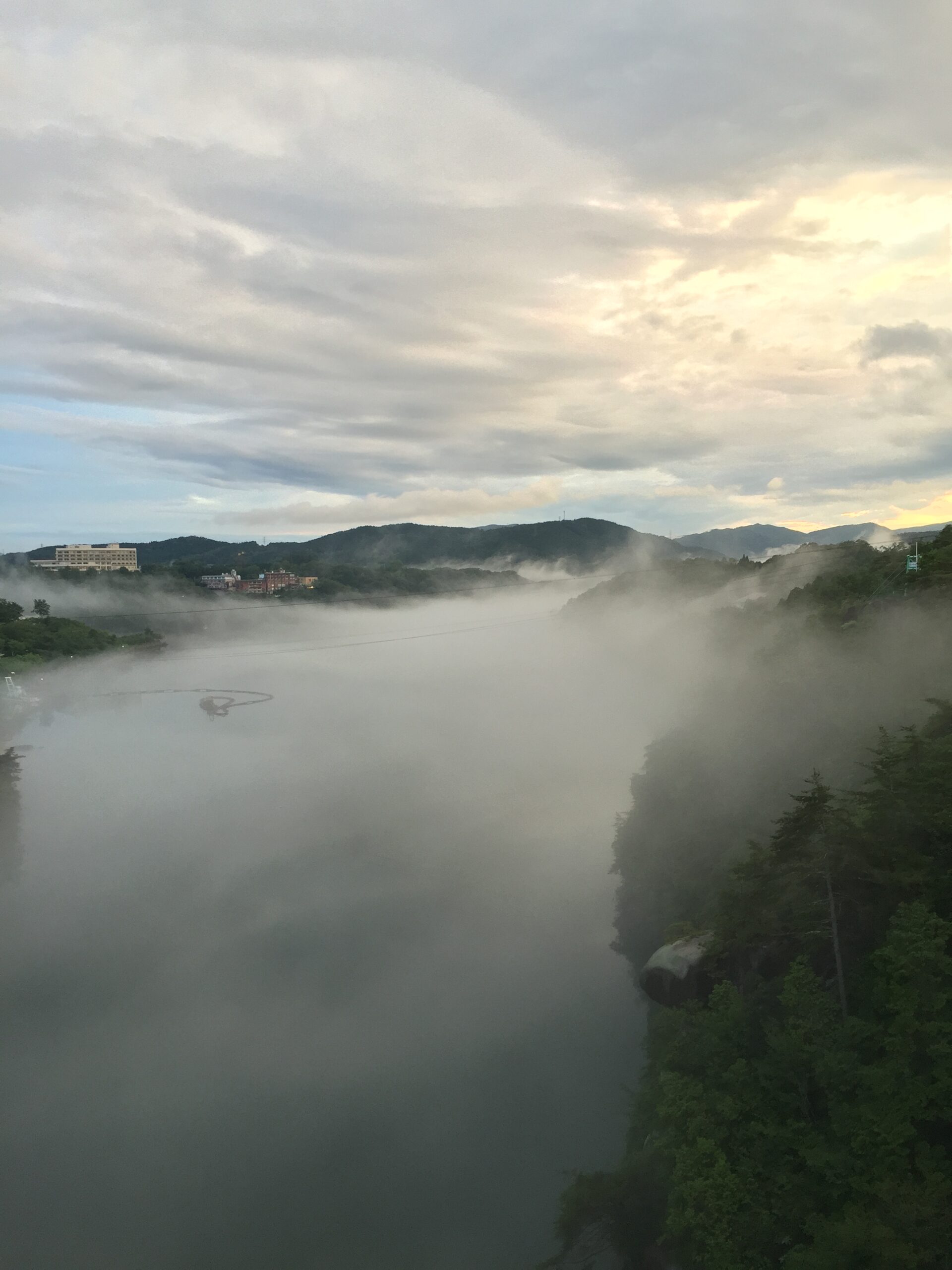 霧の恵那峡大橋 (恵那峡ダム)