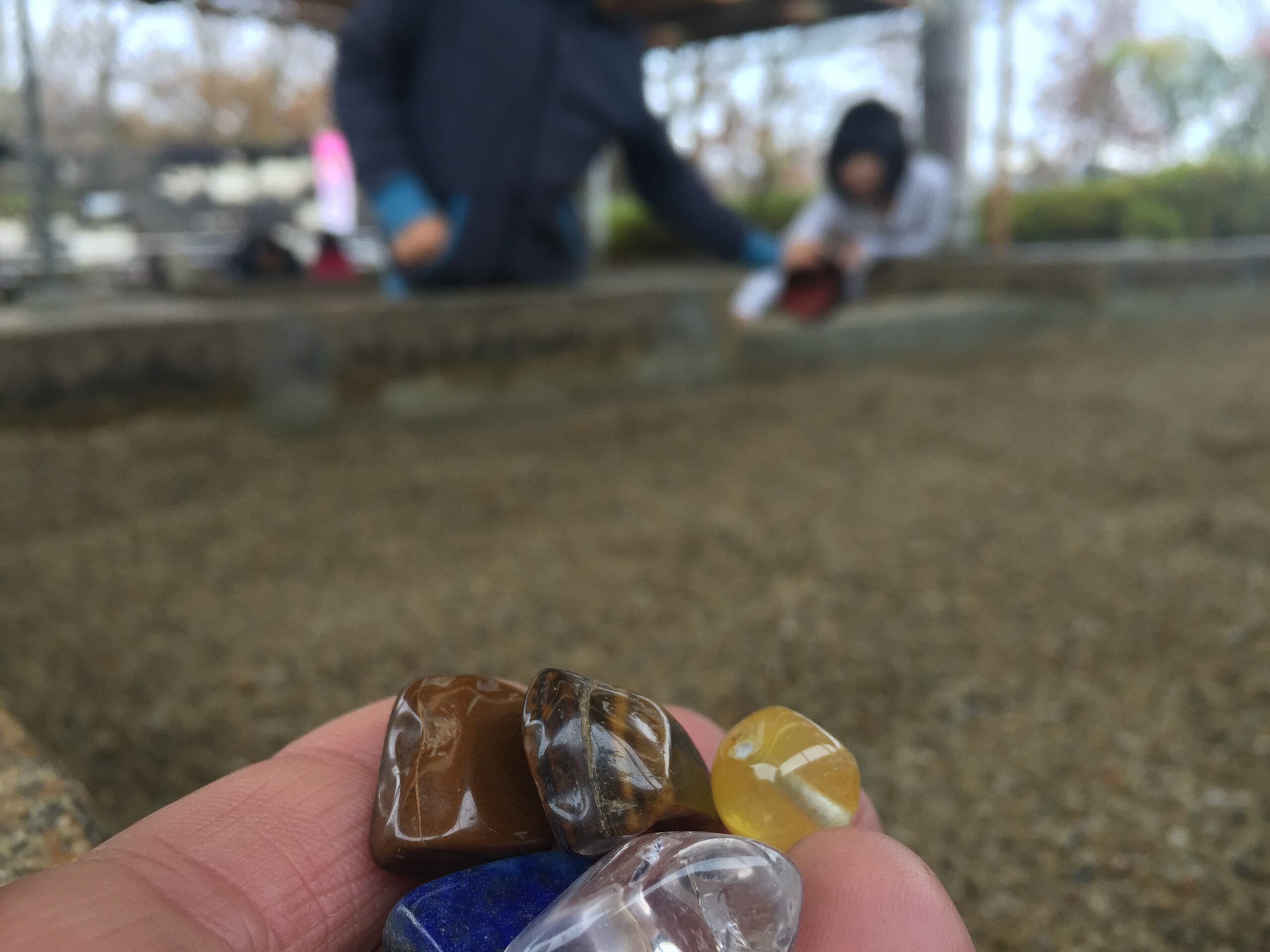 (雨天ＯＫ) 宝石さがし体験